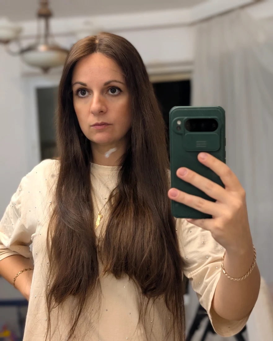 זלאטא בפאה משיער טבעי עם תלתלים ארוכים — עבודה של Zlata Luxe, נתניה
